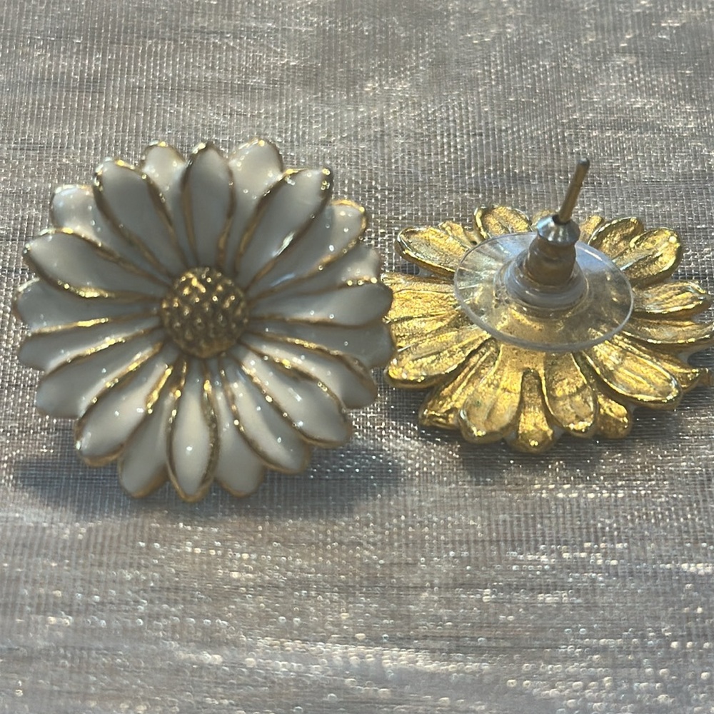 MMA Daisy White and Gold Earrings - Picture 3 of 4